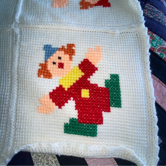 VINTAGE - CLOWN - HAND-CROCHETED - BABY BLANKET - CRIB WALL HANGING - Sweet - Picture 5 of 15